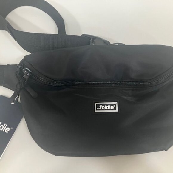 The Foldie brand black Crossbod - Picture 1 of 3